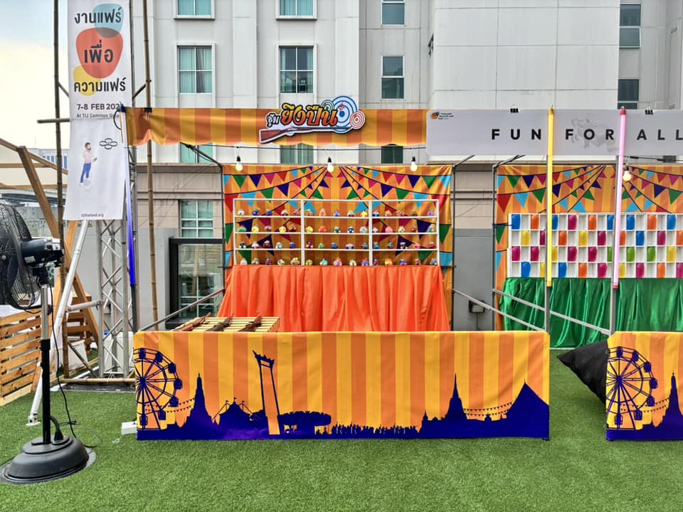 ซุ้มเกมส์ยิงปืนยาวงานวัด สีเหลือง พร้อมอุปกรณ์การเล่น